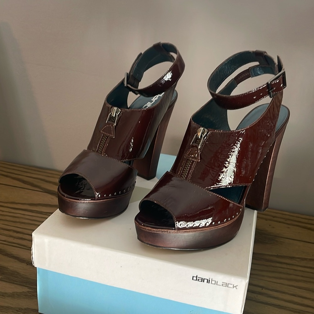 dani black Duff chocolate brown crinkle patent leather high block sandals.